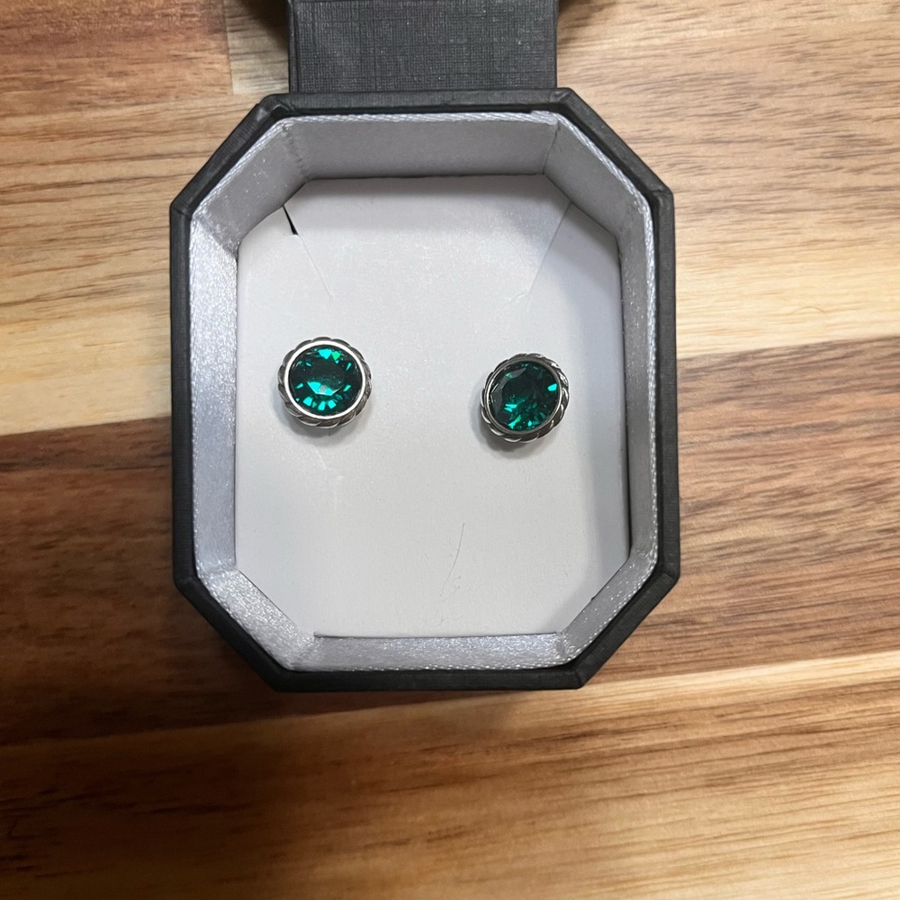 Iris Emerald Stud Earrings